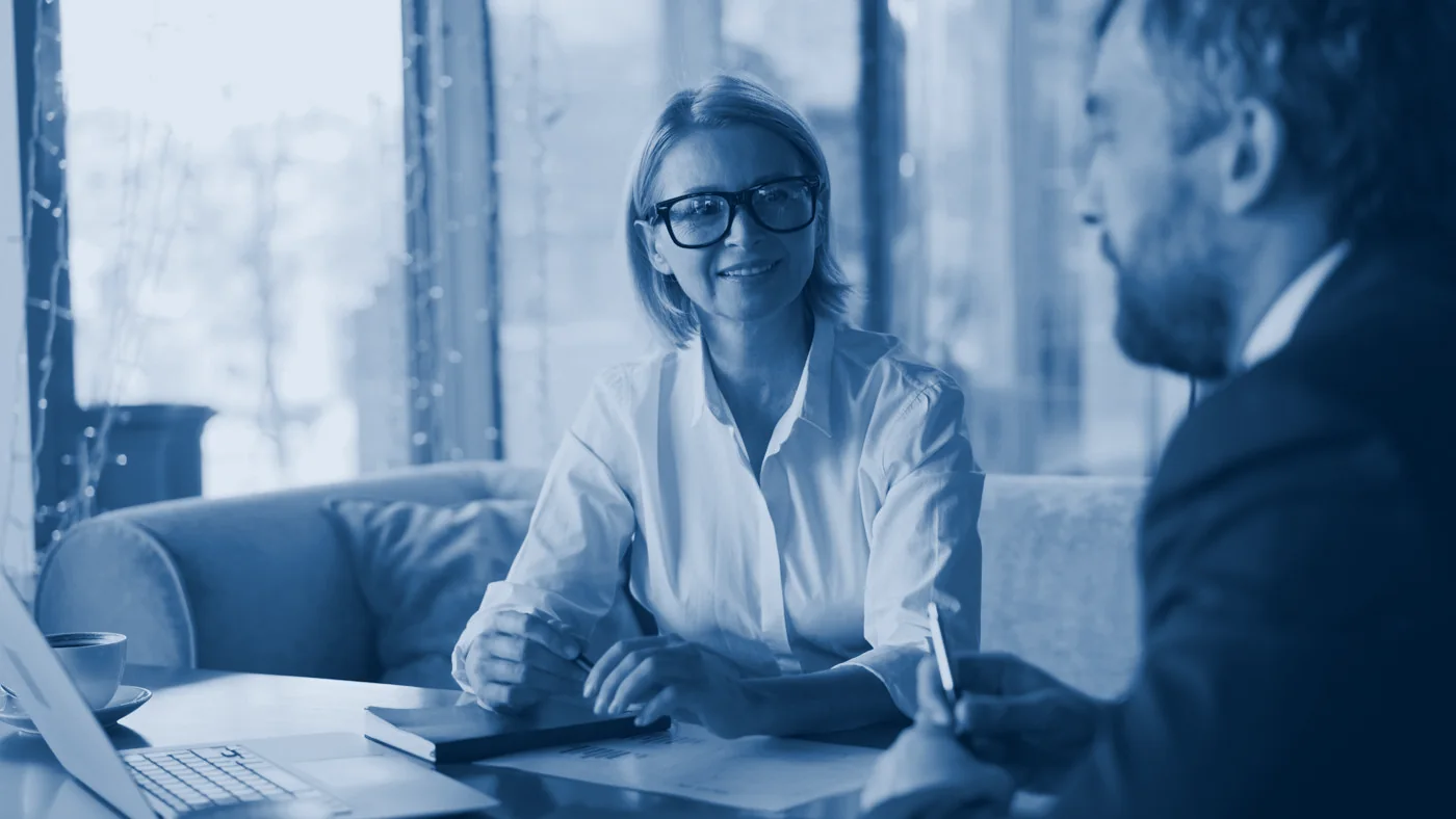 A senior adviser in a meeting with a client